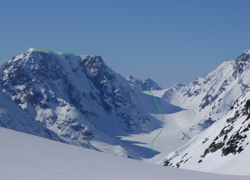 Balggesvarri vu depuis la montée au Rundfjellet. Itinéraire en vert
