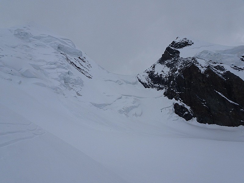 Passo di Verra - Zwillingsjoch
Serrer main droite (sous le lyskamm) en descendant. 40° max