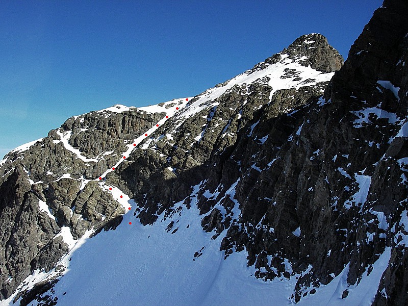 La rampe et le couloir d'accès au sommet, vus du Col de Gorge Verte