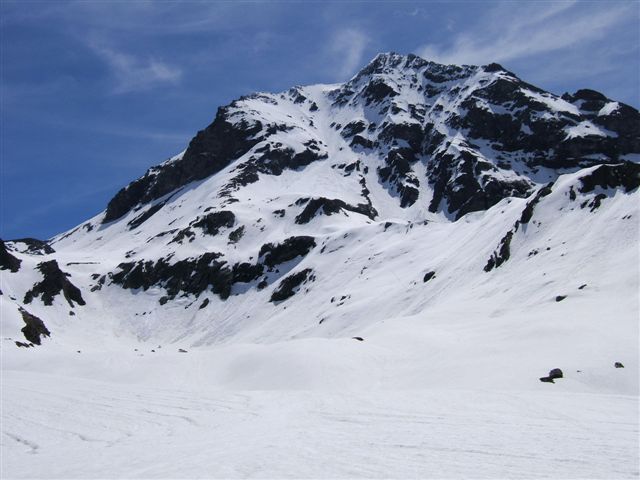 face ouest de descente à gauche le col de la sassiere