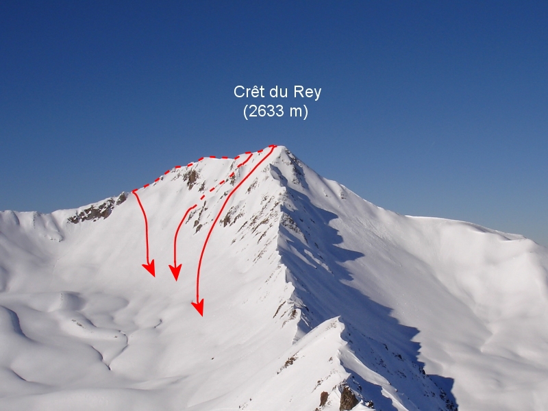 Le crêt du Rey versant Sud
à gauche l'itnéraire normal et
à droite les couloirs.