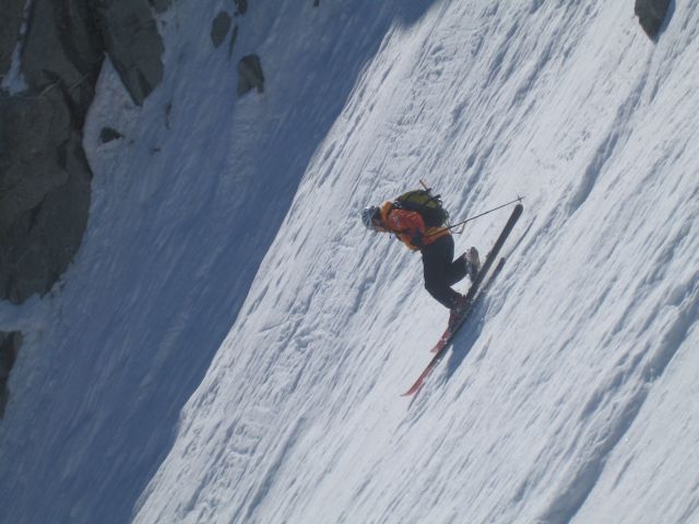 #5 Roc de St Peres, couloir NE : virage en télémark en neige dure , impressionant .... Roc de St Peres, couloir NE : virage en télémark en neige dure , impressionant ....