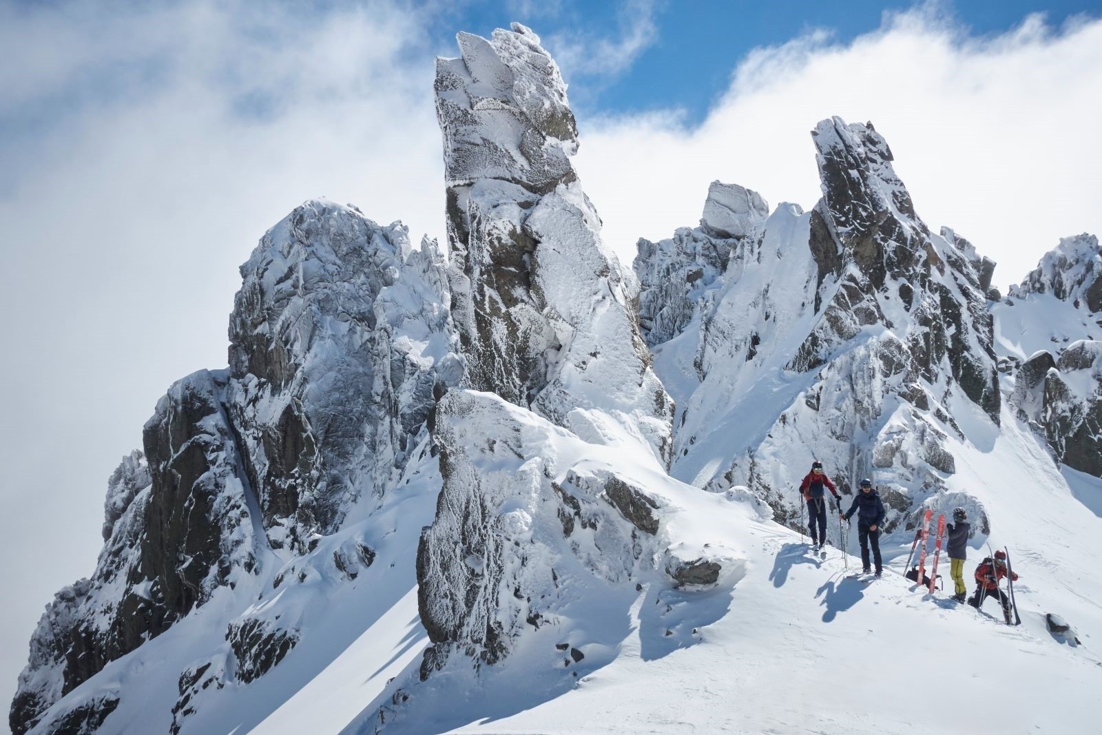 Trans-Corsica en vélo-ski 🚴⛷️ - Ambiance givrée à la Bocca a u Frate (col du Fer de Lance) sous
le Rotondo.