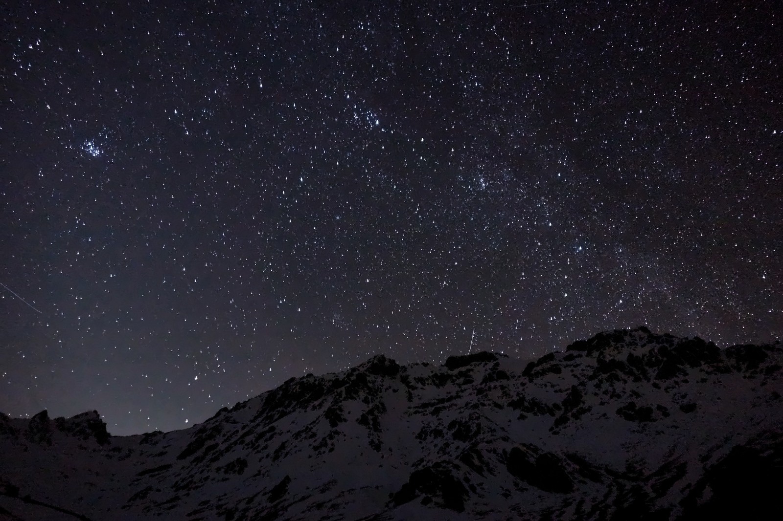 Trans-Corsica en vélo-ski 🚴⛷️ - La voute céleste d'un noir profond, au-dessus du Cinto