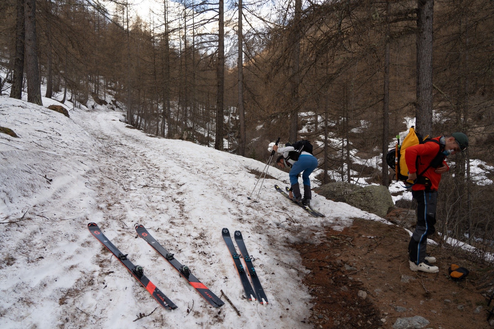#2 On planque les chaussures discrètement On planque les chaussures discrètement