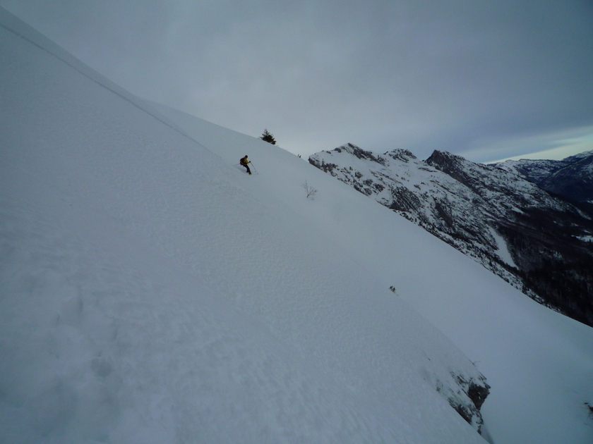 #9 Aiguille de Montaubert : Pïerre sur fond de Cotagne. Aiguille de Montaubert : Pïerre sur fond de Cotagne.