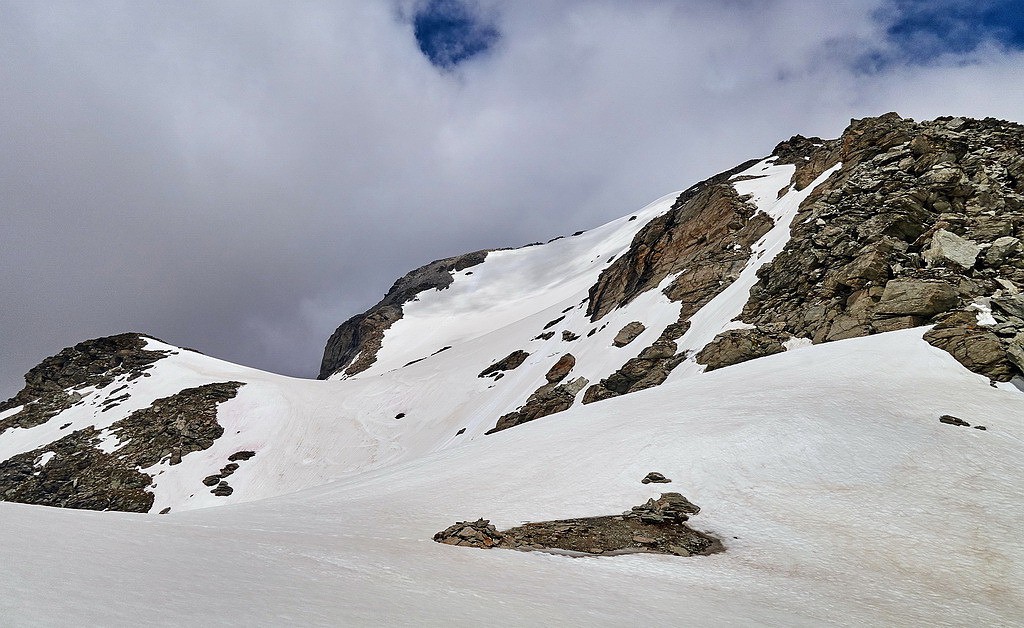 Depuis le Col de l'Agnel, la Face Sud du Mont d'Ambin se rapproche...