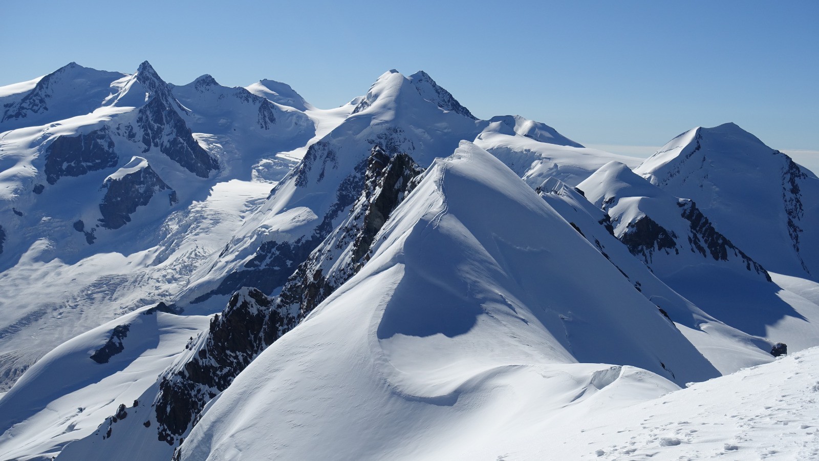 La pointe centrale du Breithorn qui nous skierons demain
