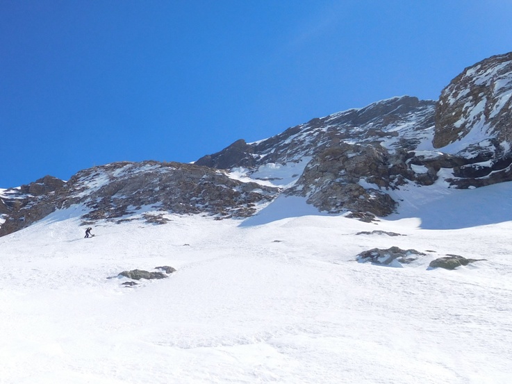 A 2200m. Il faut trouver un passage ici.