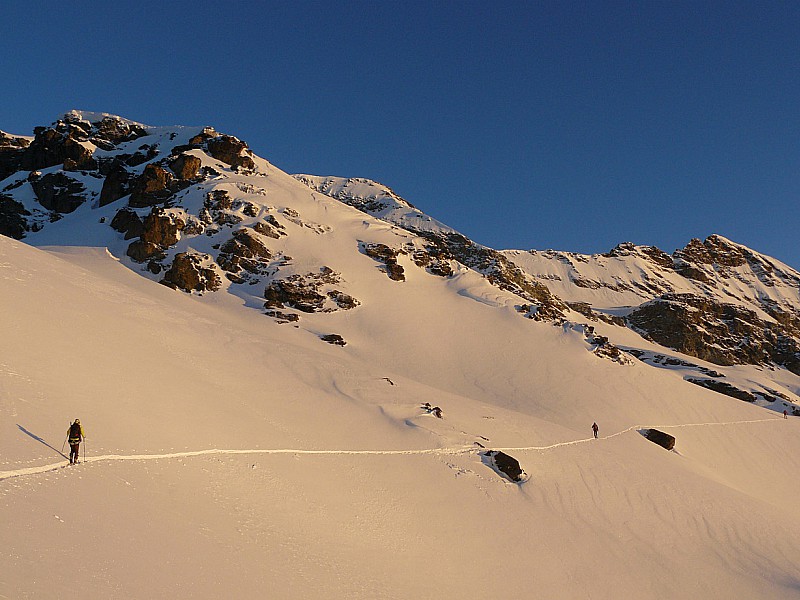 La traversée depuis le refuge pour accéder au Ruitor