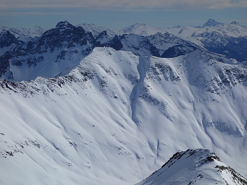 le couloir Nord de la Pointe des Lauzettes depuis le sommet du Goléon