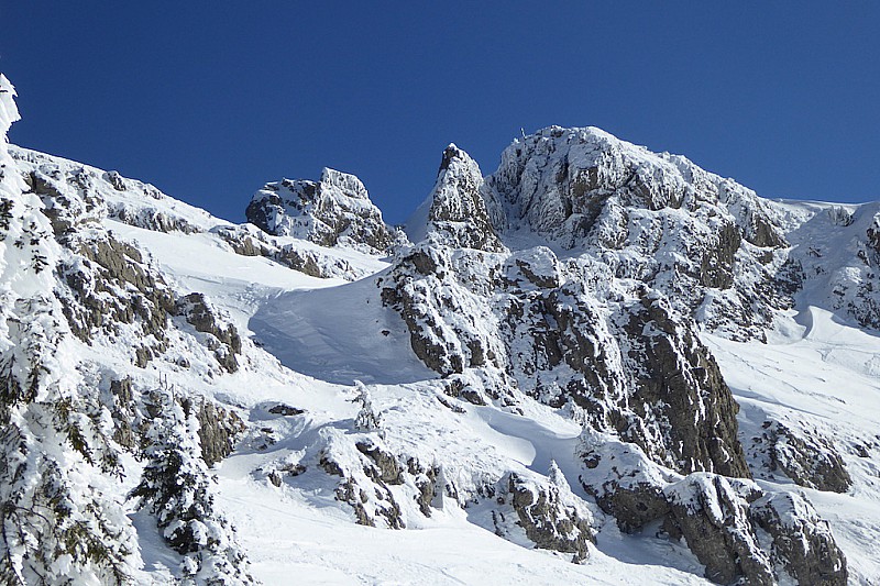 sommet et Roc de Tavaneuse au fond