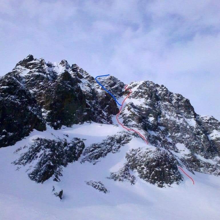 En bleu :Couloir N de l'aiguille d'encrenaz
En rouge : couloir NE de la brèche Martin encrenaz